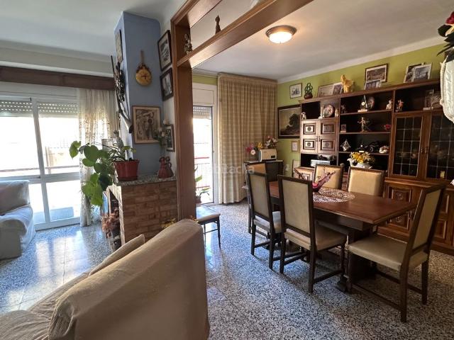 Piso en venta en Olot. Piso amplio y luminoso en venta en Olot con opción de garaje cerrado. Pisos.