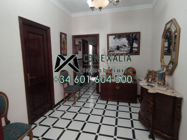 Piso en venta en Olvera. Piso en venta en Ensanche, 4 dormitorios. Pisos.