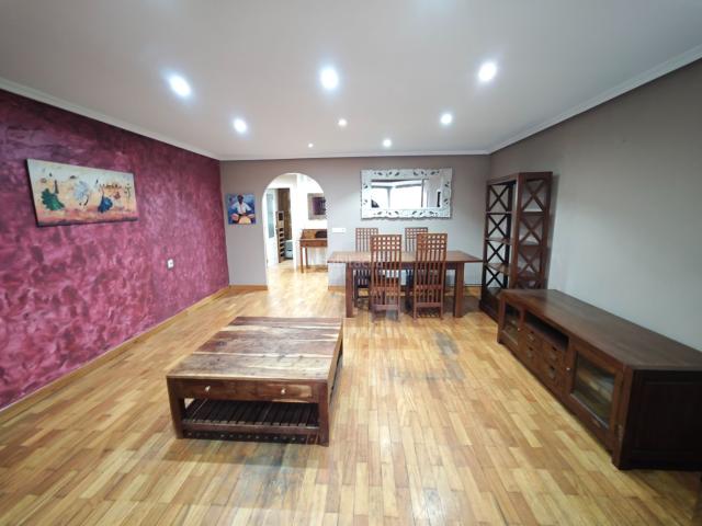 Piso en venta en Ordes. Amplio piso en Ordes, 4º con ascensor. Pisos.