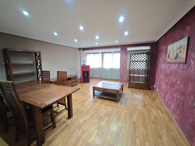 Piso en Venta en Ordes