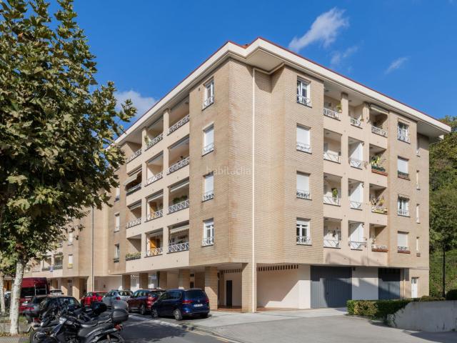 Piso en venta en Orio. Piso amplio en venta en Orio, con buena terraza y espacio extra para ver crecer a la familia. Pisos.