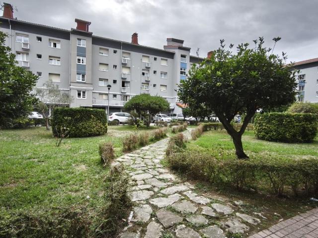Piso en venta en Orio. Vivienda céntrica con trastero y aparcamiento comunitario en superficie. Pisos.
