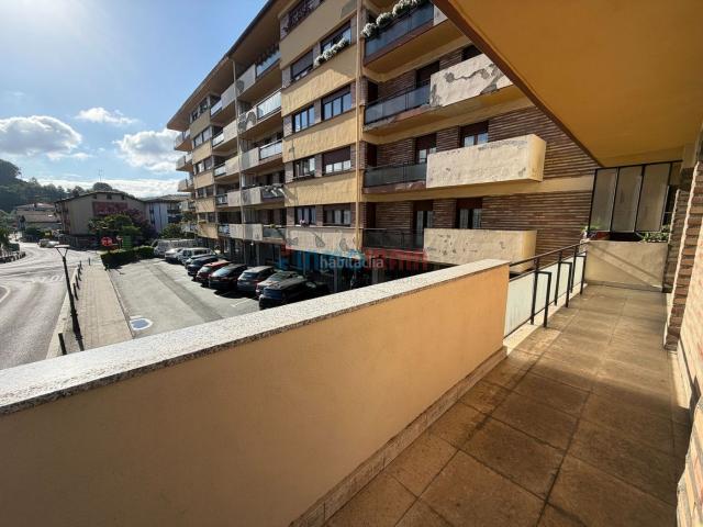 Piso en venta en Ormaiztegi. Exclusiva Inmoirain Amplia primera planta de 114 m con gran balcón en L y ascensor en instalación en Ormaiztegi. Pisos.