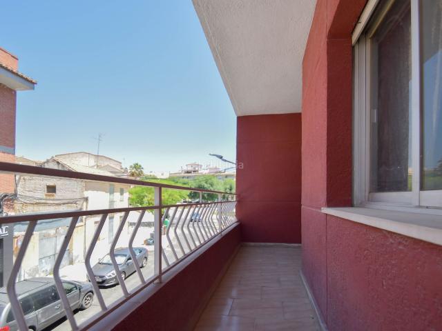 Piso en venta en Atarfe. AMPLIA VIVIENDA DE 4 DORMITORIOS CON GRANDES POSIBILIDADES DE REFORMA Y PERSONALIZACIÓN. Pisos.