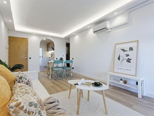 Piso en venta en avenida, Castelldefels, de 80 m² 3 habitaciones por 460.000