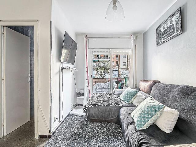 Piso en venta en avenida D'amèrica, Mataró, de 50 m² 3 habitaciones por 129.000