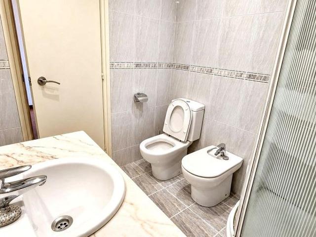 Piso en venta en avenida De Can Baró, Barcelona, de 52 m² 1 habitación por 249.900