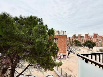 Piso en venta en avenida De Can Serra, Hospitalet de Llobregat, L´, de 57 m² 3 habitaciones por 255.000