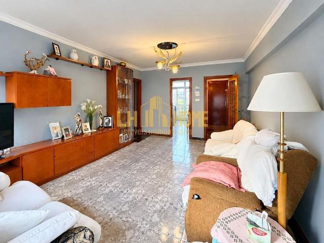 Piso en venta en avenida De Can Serra, Hospitalet de Llobregat, L´, de 72 m² 3 habitaciones por 340.000