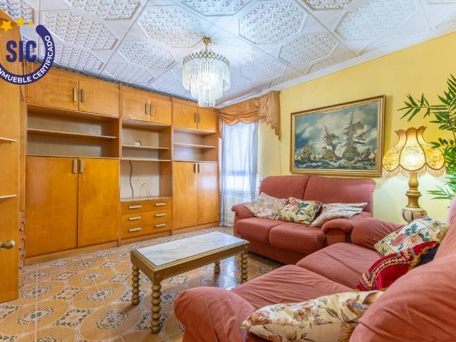 Piso en Venta en Avenida de Abril 9 de Octubre