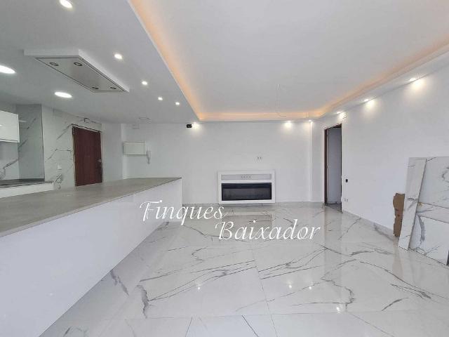 Piso en venta en avenida De Gavà, Viladecans, de 70 m² 3 habitaciones por 239.000