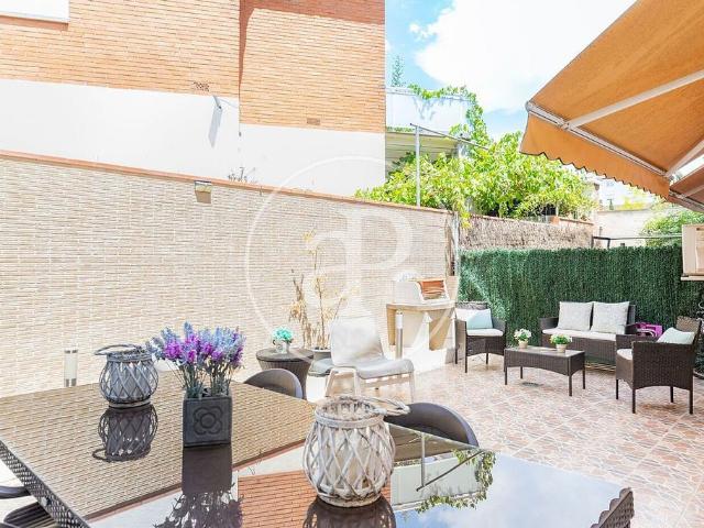 Piso en venta en avenida De Guiera, Cerdanyola del Vallès, de 138 m² 3 habitaciones por 420.000