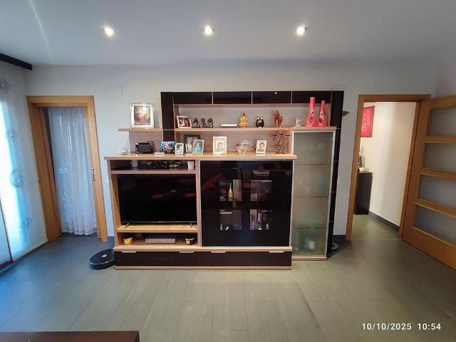 Piso en venta en avenida De Guillem Graell, Seu d´Urgell, la, de 77 m² 3 habitaciones por 330.000