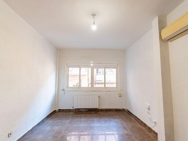 Piso en venta en avenida De Josep Tarradellas i Joan, Hospitalet de Llobregat, L´, de 74 m² 3 habitaciones por 240.000