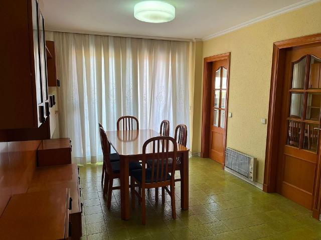 Piso en venta en avenida De Josep Tarradellas, Sabadell, de 80 m² 4 habitaciones por 255.000