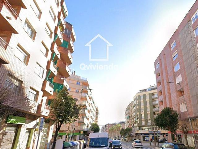 Piso en venta en avenida De Josep Tarradellas, Terrassa, de 66 m² 4 habitaciones por 113.100