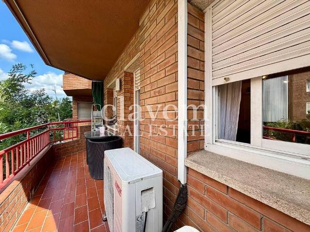 Piso en venta en avenida De Josep Tarradellas, Terrassa, de 75 m² 3 habitaciones por 244.000