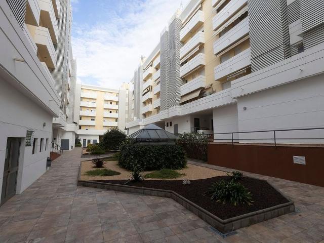 Piso en venta en avenida De la Comunitat Europea, Badalona, de 105 m² 4 habitaciones por 439.000