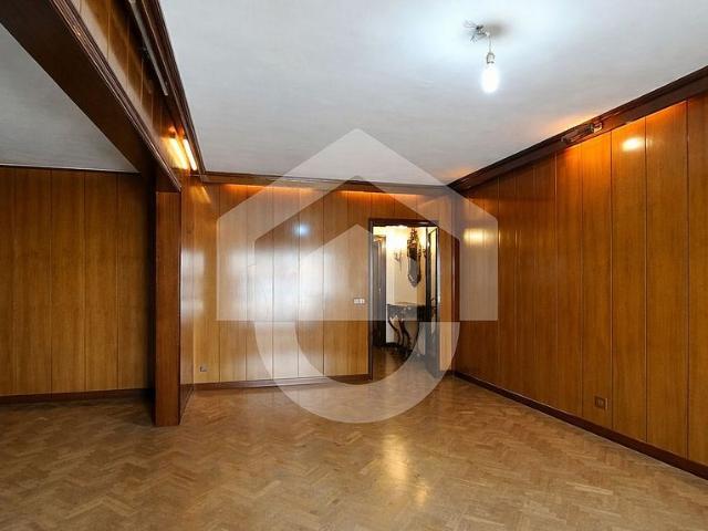 Piso en venta en avenida De la Mare de Déu de Montserrat, Barcelona, de 150 m² 4 habitaciones por 635.000