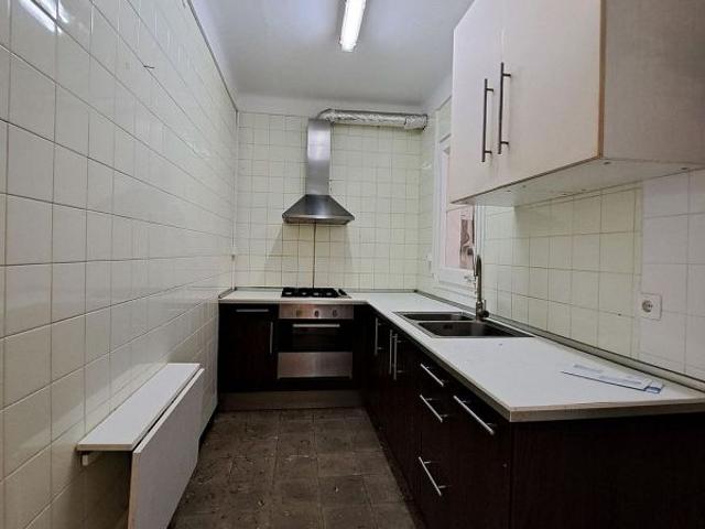 Piso en venta en avenida De la Mare de Déu de Montserrat, Barcelona, de 50 m² 2 habitaciones por 220.000