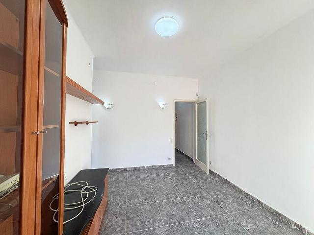 Piso en venta en avenida De la Mare de Déu de Montserrat, Barcelona, de 51 m² 3 habitaciones por 335.000