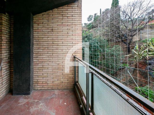 Piso en venta en avenida De la Mare de Déu de Montserrat, Barcelona, de 90 m² 4 habitaciones por 397.000