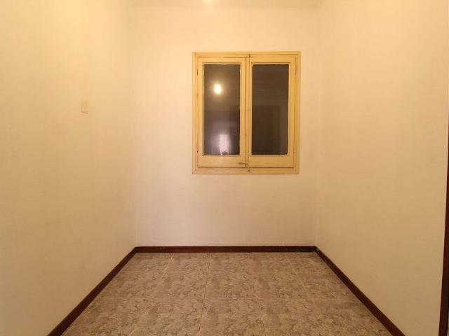 Piso en venta en avenida De la Mare de Déu de Montserrat, Barcelona, de 91 m² 3 habitaciones por 284.000