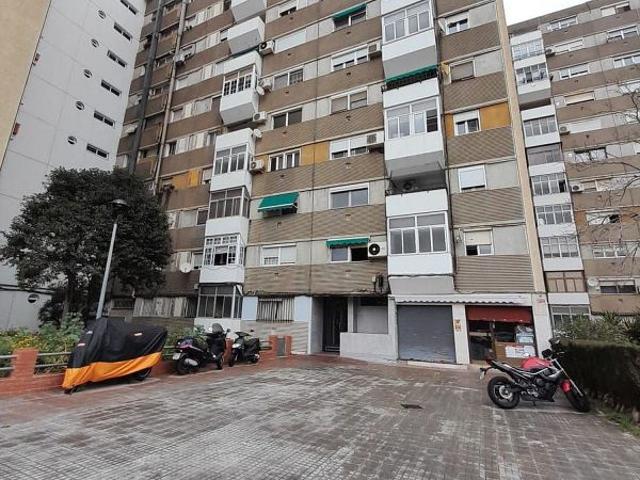 Piso en venta en avenida De la Mediterrània, Badia del Vallès, de 86 m² 3 habitaciones por 107.214