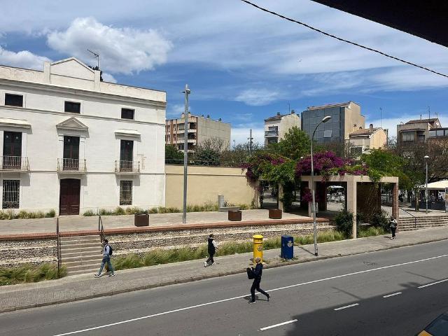 Piso en venta en avenida De la Primavera, Cerdanyola del Vallès, de 107 m² 4 habitaciones por 310.000