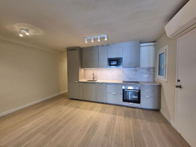 Piso en venta en avenida De la Primavera, Cerdanyola del Vallès, de 123 m² 4 habitaciones por 390.000