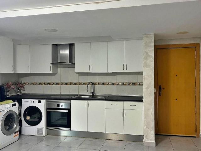 Piso en venta en avenida De la Via de la Plata, Badia del Vallès, de 70 m² 3 habitaciones por 179.000