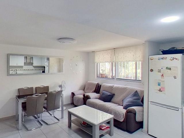 Piso en venta en avenida De la Via de la Plata, Badia del Vallès, de 76 m² 3 habitaciones por 179.000
