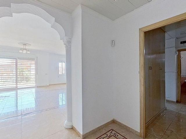 Piso en venta en avenida De L'eramprunyà, Gavà, de 115 m² 3 habitaciones por 299.000
