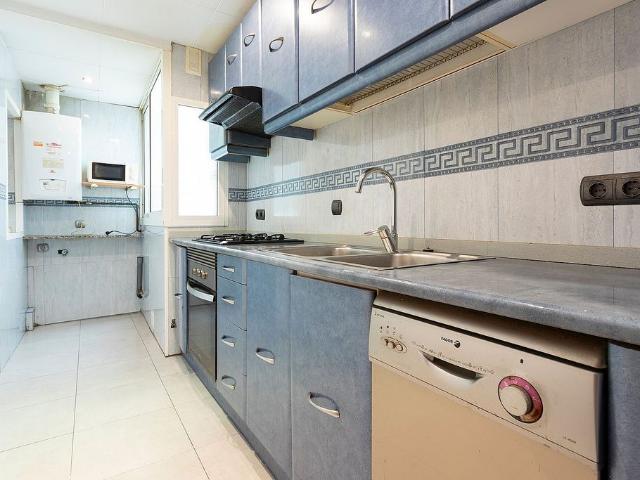 Piso en venta en avenida De Les Corts Catalanes, Sant Adrià de Besos, de 64 m² 2 habitaciones por 210.000