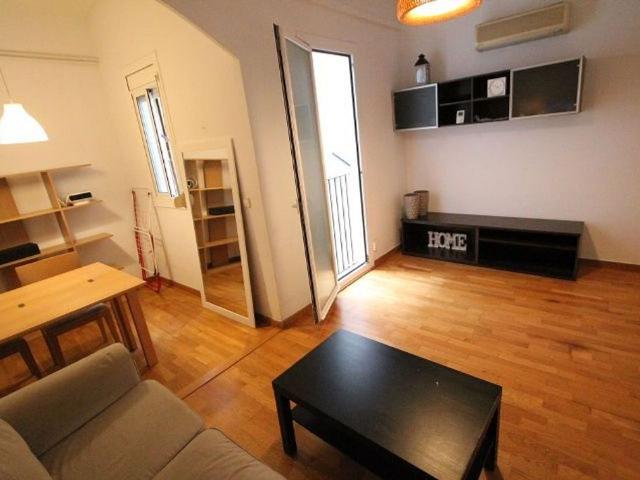 Piso en venta en avenida De Madrid, Barcelona, de 45 m² 1 habitación por 260.000