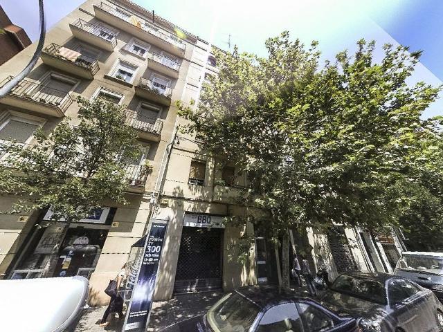 Piso en venta en avenida De Madrid, Barcelona, de 79 m² 1 habitación por 99.000