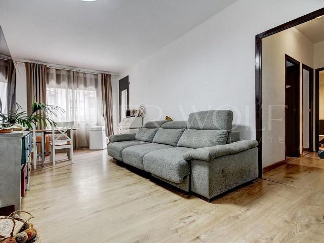 Piso en venta en avenida De Manuel Girona, Castelldefels, de 108 m² 4 habitaciones por 375.000