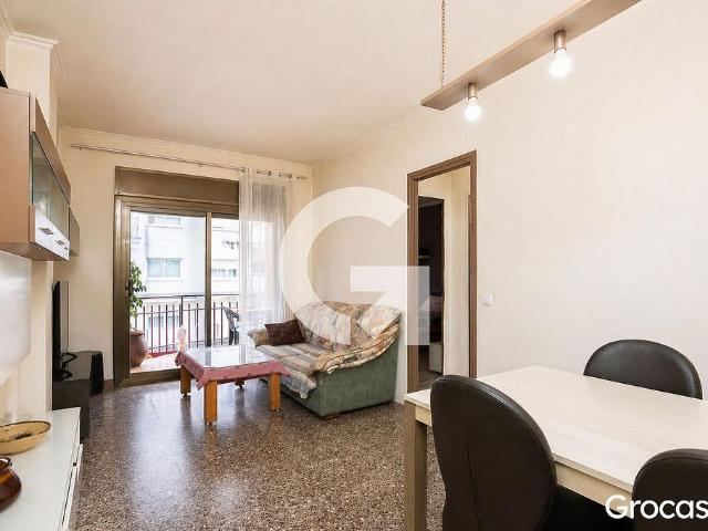 Piso en venta en avenida De Manuel Girona, Castelldefels, de 75 m² 3 habitaciones por 300.000