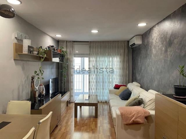 Piso en venta en avenida De Manuel Girona, Castelldefels, de 82 m² 3 habitaciones por 345.000