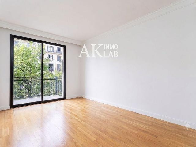 Piso en venta en avenida De Mistral, Barcelona, de 144 m² 4 habitaciones por 670.000