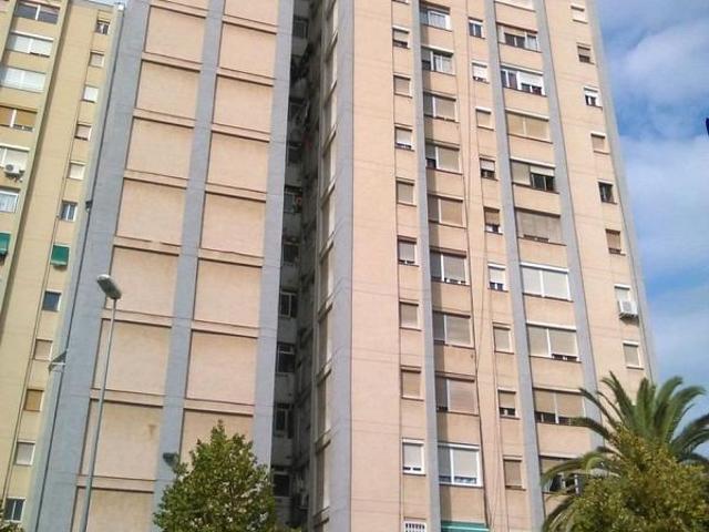 Piso en venta en avenida De Sant Ildefons, Cornellà de Llobregat, de 53 m² 2 habitaciones por 138.000