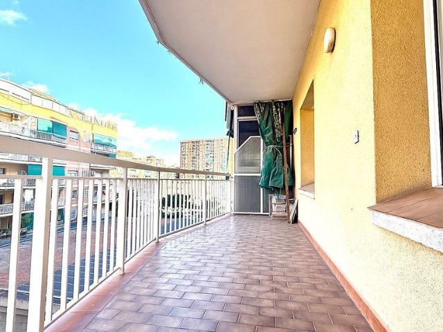 Piso en venta en calle De Sant Salvador, Badalona, de 87 m² 3 habitaciones por 298.000