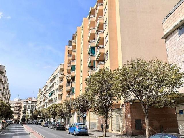 Piso en venta en avenida De Pere El Cerimoniós, Reus, de 111 m² 4 habitaciones por 120.000