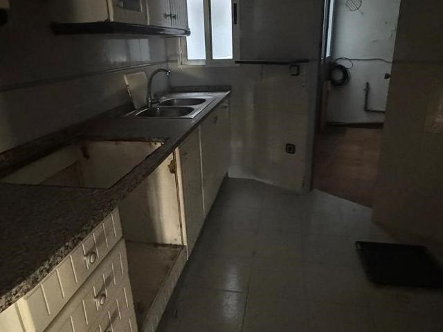 Piso en venta en avenida De Pius XII, Móra d´Ebre, de 100 m² 4 habitaciones por 70.000