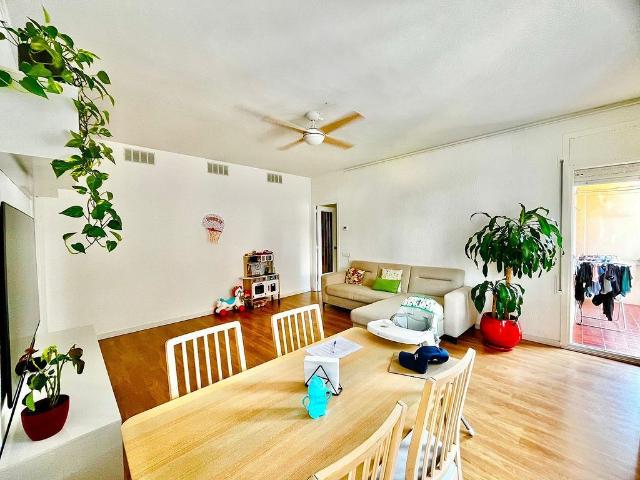 Piso en venta en avenida De Prat de la Riba, Badalona, de 105 m² 4 habitaciones por 349.500