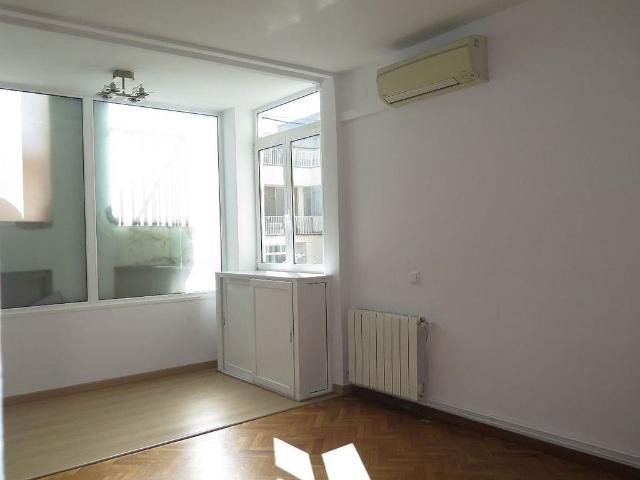 Piso en venta en avenida De Roma, Barcelona, de 56 m² 2 habitaciones por 350.000