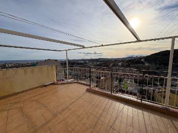 Piso en venta en avenida De Ros i Güell, Badalona, de 64 m² 3 habitaciones por 329.000