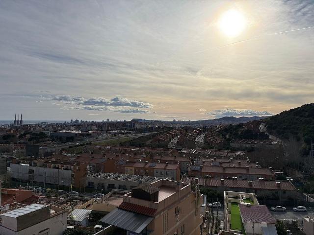 Piso en venta en avenida De Ros i Güell, Badalona, de 64 m² 3 habitaciones por 329.000