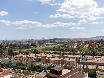 Piso en venta en avenida De Ros i Güell, Badalona, de 65 m² 3 habitaciones por 329.000