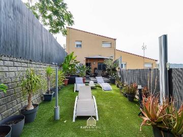 Piso en venta en avenida De Vallbona, Barcelona, de 104 m² 4 habitaciones por 429.000